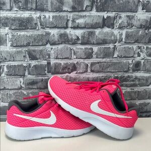 Nike Women's Bright Pink Athletic‎ Shoes